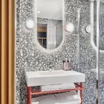 Tribe Paris מלון 4*