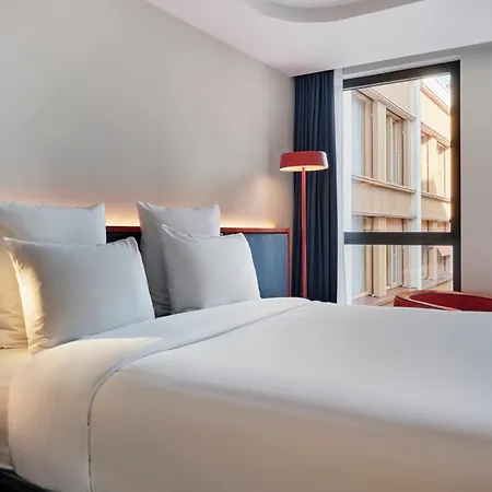 Tribe Paris 4* بونتا