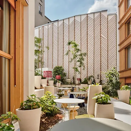 Tribe Paris بونتا